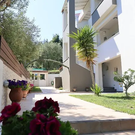 Avra Aparthotel Paliouri