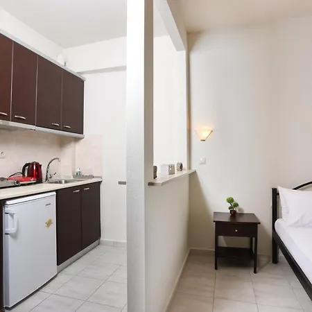 Avra Apartmanhotel 3*